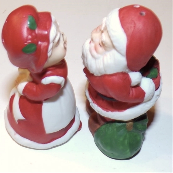 Russ Other - Vintage Russ kissing Santa & mrs. Claus salt & pepper shakers.